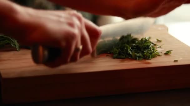 Close Woman Hands Chopping Parsley Wooden Board — Stok Video