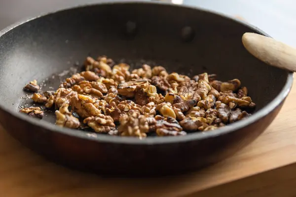 Kavrulmuş Ceviz Tavada - Fındıklı Aroma ve Altın Çıtır