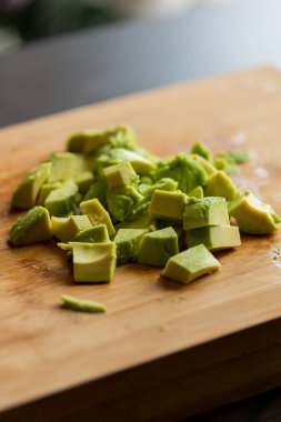 Avokado Küplerini Tahta Tahtaya Kapat - Taze ve Lezzetli Dilimler