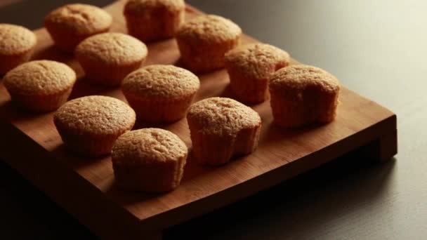Delikátní Mandlové Muffiny Neodolatelné Pekařské Lahůdky Zblízka — Stock video