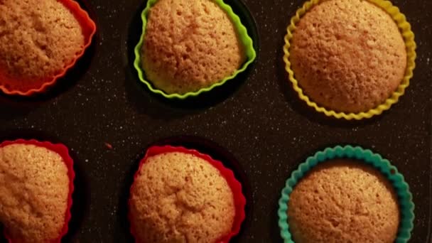 Élvezetes Mandulás Muffin Ellenállhatatlan Péksütemények Közelről — Stock videók