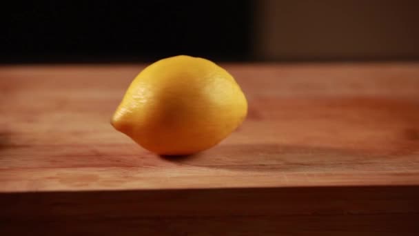 Limão Fresco Tábua Madeira Close — Vídeo de Stock