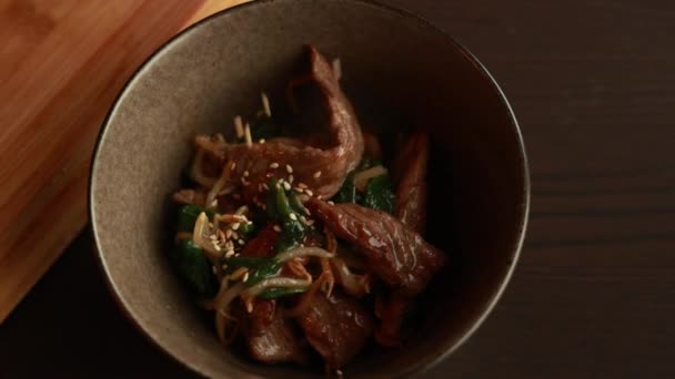 Delicioso Plato Coreano Carne Res Salteada Cerca — Vídeos de Stock