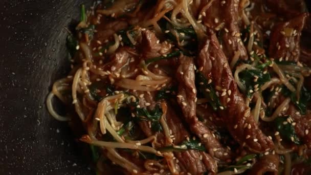 Delicioso Plato Coreano Carne Res Salteada Cerca — Vídeo de stock