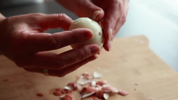 Close Stock Video Featuring Hands Woman Delicately Peeling Boiled Egg — Stock Video