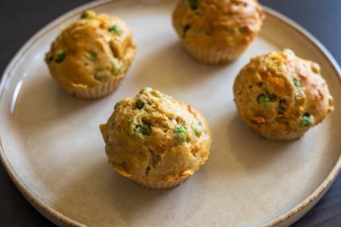  Bezelye ve Jambonlu Sağlıklı Lezzetli Kek