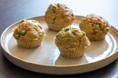  Bezelye ve Jambonlu Sağlıklı Lezzetli Kek