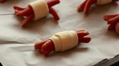  Ham Cadılar Bayramı Sosisli Örümcekleri Lezzetli Ürkütücü Yemekler