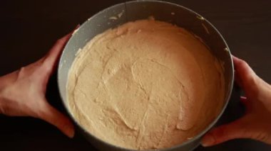  Pofuduk Kek Hamuru Pasta Tavasına Dolduruluyor Yakın Çekime Hazır