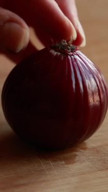 Tahta Tahtadaki Kırmızı Soğanın Yakın Çekimi