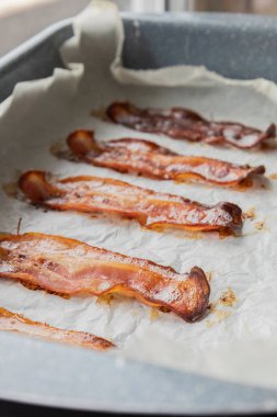 Çıtır Jambon Şeritleri Tepside Cızırdıyor