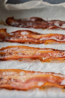 Çıtır Jambon Şeritleri Tepside Cızırdıyor