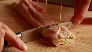 İtalyan Parti Aperatifi: Ricotta, Mortadella ve Yeşil Zeytinler