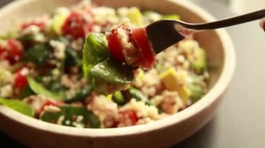 Quinoa, Avokado, Tohum ve Peynir Yakın Çekim Sağlıklı Salata