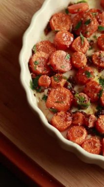 Maydanozlu havuç ve parmesan peyniri yakından.