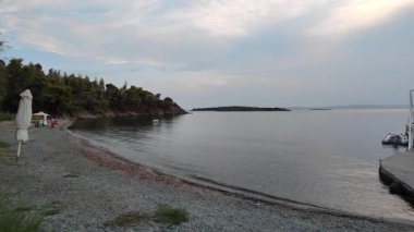  Yunanistan 'ın Selanik' in güneydoğusunda yer alan Nikiti köyünün plajı, Makedonya 'nın Chalkidiki yarımadasında yer alıyor.