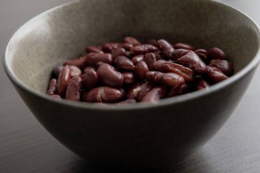 Kederli Kara Arkaplanda Kırmızı Fasulye Yakından