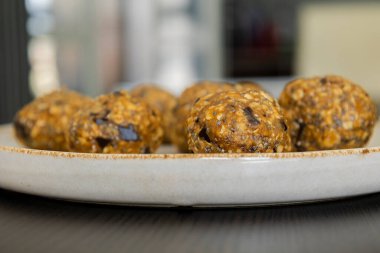 Sağlıklı kabak baharatlı enerji kasesi, sağlıklı malzemelerle yapılır, yemek pişirmeye gerek yok.