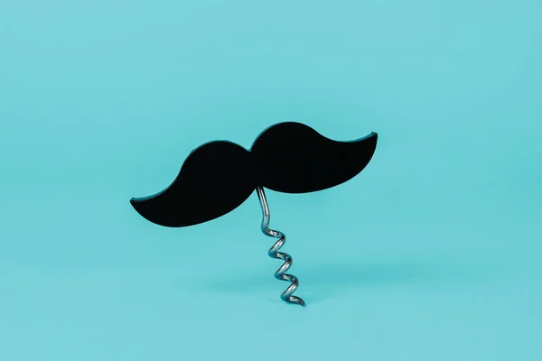 Gros Plan Une Moustache Noire Surmontant Tire Bouchon Sur Fond — Photo