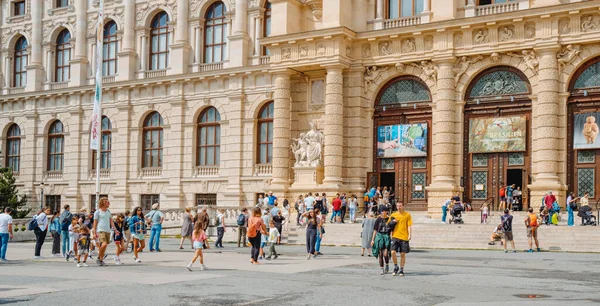 Вена Австрия Августа 2022 Года Многие Люди Входа Музей Естественной — стоковое фото