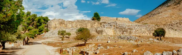 Pohled Zříceninu Akropole Mykény Současné Době Argolis Řecku Panoramatickém Formátu — Stock fotografie