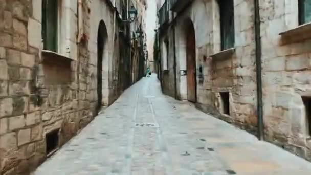 Відео Гіперлапсом Камера Прогулюється Вулицями Старого Міста Жирони Іспанія Піднімається Відеокліп