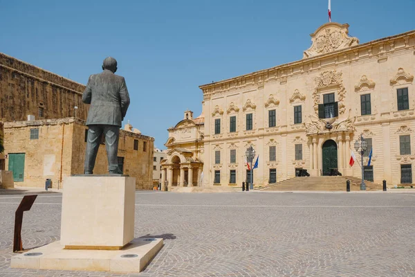 View Pjazza Kastilja Castille Square Valletta Malta Auberge Castille Right — Stock Photo, Image
