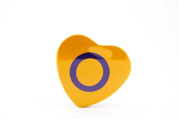 Hjärtformad Intersex Stolthet Flagga Vit Bakgrund — Stockfoto