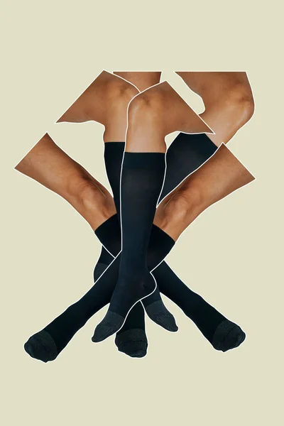 Kolaż Niektórych Nóg Noszących Czarne Skarpetki Uciskowe Beżowym Tle — Zdjęcie stockowe