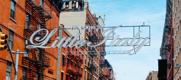 Welcome Lttle Italy Sign Hanging Street New York City Ηνωμένες — Φωτογραφία Αρχείου