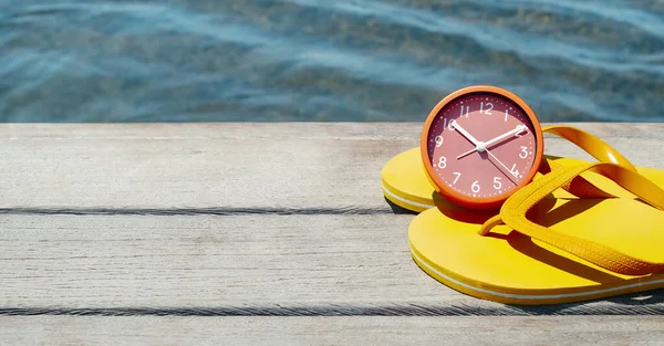 Par Chanclas Amarillas Reloj Rosa Muelle Madera Junto Agua Formato —  Fotos de Stock