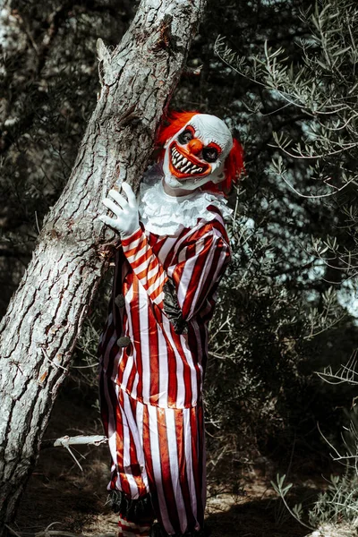 Pazzo Clown Rosso Malvagio Indossando Costume Strisce Bianche Rosse Con — Foto Stock