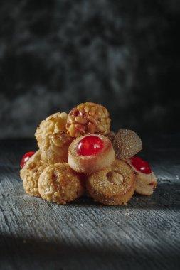İspanya Katalonya 'nın tipik bir karışımı olan çeşitli panellerden oluşan bir yığın. Azizler Günü' nde gri kırsal bir masada geleneksel olarak yenir.