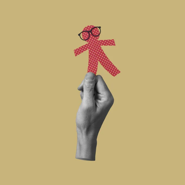 Man Met Een Papieren Pop Met Een Bril Een Orangish — Stockfoto