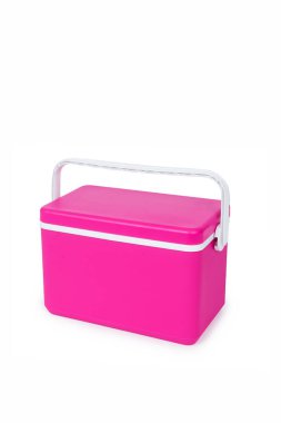 Beyaz arka planı olan pembe plastik soğutucu. Üstünde boş bir alan var.