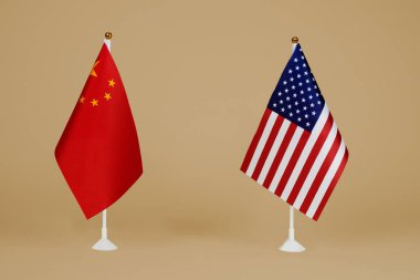 Çin bayrağı ve Amerika Birleşik Devletleri bayrağı kahverengi arka planda yan yana duruyor.