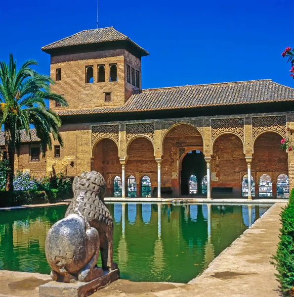 Дворец Partal Альгамбре Испания — стоковое фото