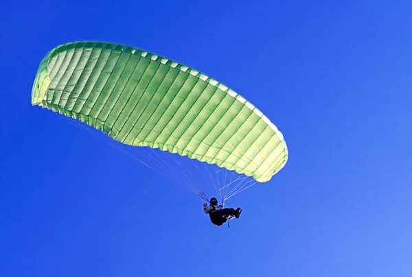 Kaliforniya Uçan Paraglider — Stok fotoğraf