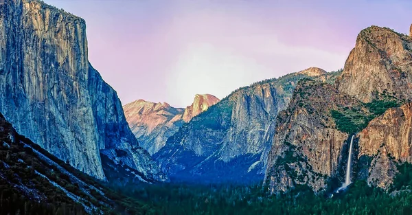 Yosemite Tal Bei Sonnenuntergang Kalifornien — Stockfoto