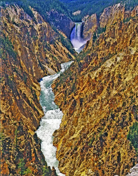 较低的瀑布在黄石国家公园 — 图库照片