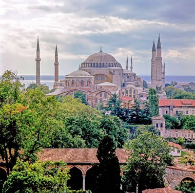 İstanbul 'da cami, hindi