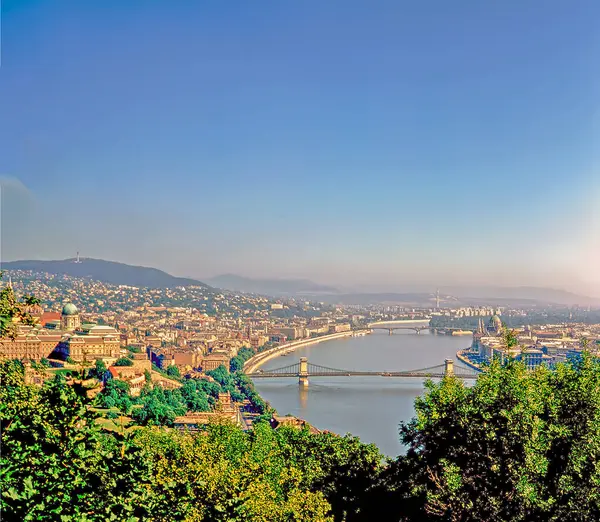 Budapeşte, Macaristan için nehir Tuna'nın görünümü