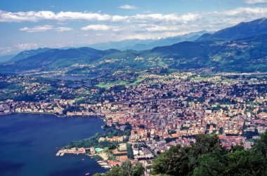 İsviçre 'de Lugano ve göl manzarası