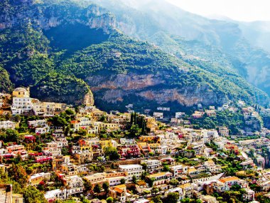 Amalfi kıyısındaki köy.