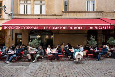 LYON, FRANCE, 6 Kasım 2022: Lyon, Fransa 'daki ünlü Comptoir du Boeuf restoranı