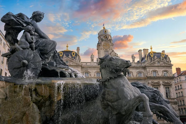 Slavný Fontaine Des Terreaux Při Západu Slunce Lyonu Francii — Stock fotografie