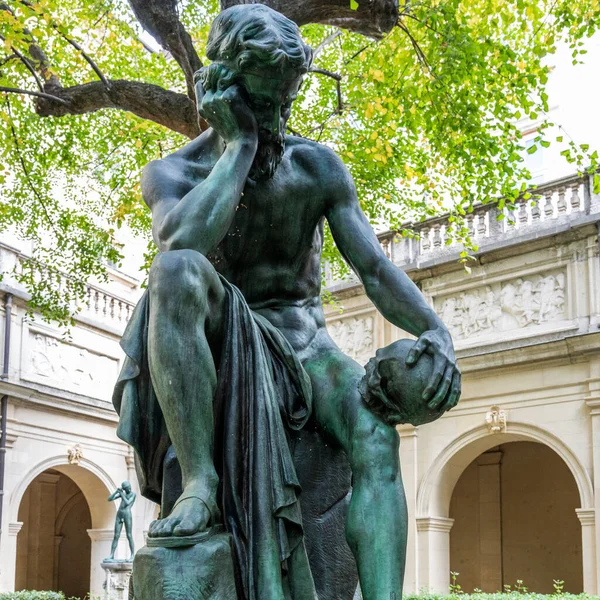 Bronzová Socha Muže Lebkou Slavného Auguste Rodina — Stock fotografie