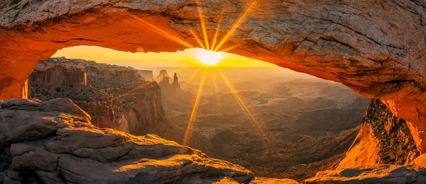 Nascer Sol Mesa Arch Canyonlands National Park Perto Moab Utah Fotos De Bancos De Imagens