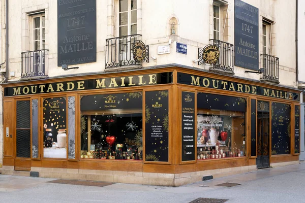 法国第戎 2023年2月11日 法国第戎大街上著名的芥末店 Maille 图库照片