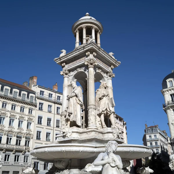 法国里昂著名的雅各宾喷泉景观 免版税图库图片
